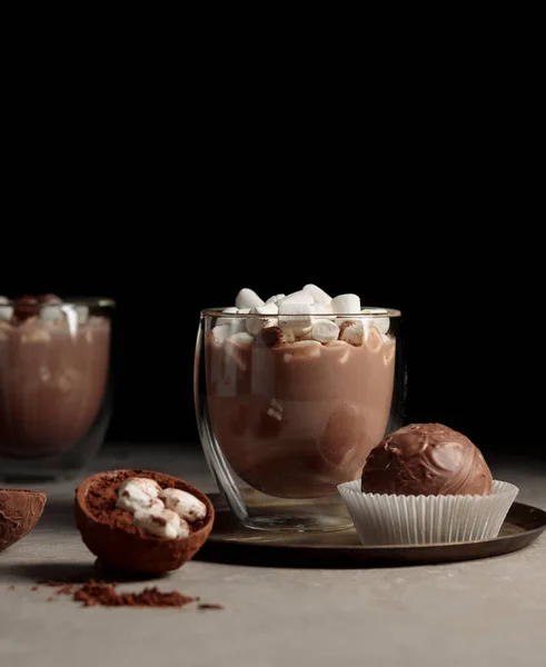 Шоколадная Бомба Какао Порошком Мини Зефиром Приготовления Ароматного Горячего Напитка Лицензионные Стоковые Изображения