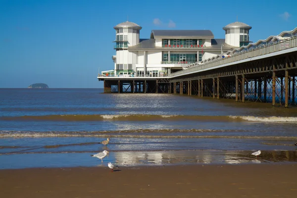 Grand pier weston-super-mare steepholme ile adanın arka planda — Stok fotoğraf