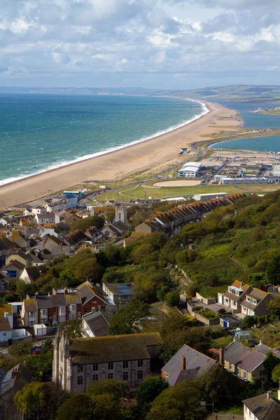 Vy över portland chesil beach och weymouth dorset — Stockfoto