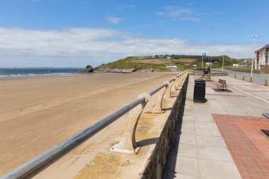 Geniş plaj St gelinin Bay Pembrokeshire Galler sığınak