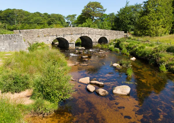 Postbridge starověké klapky most dartmoorského národního parku devon Anglie uk — Stock fotografie