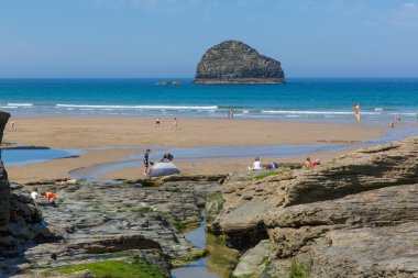 tintagel İngiltere İngiltere yakınlarında kaya ve trebarwith strand beach cornwall martı