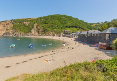 polkerris st austell ve par cornwall İngiltere'de güzel bir yaz gününde plaj.