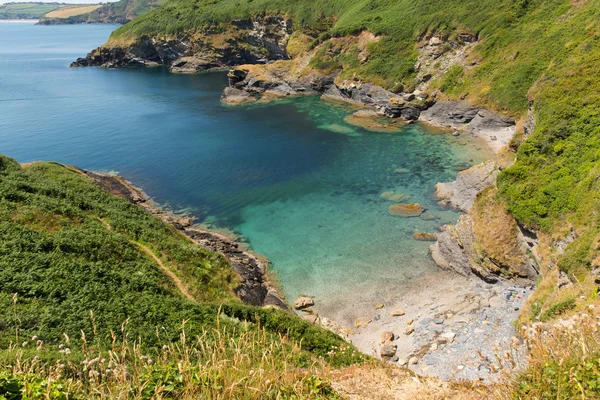 Praia isolada e enseada com mar azul-turquesa St Austell Bay Cornwall England — Fotografia de Stock
