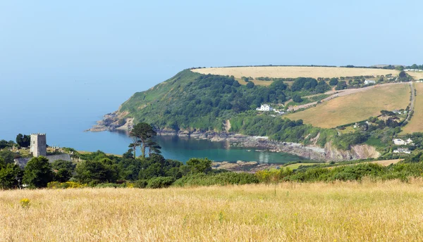 Pohled talland bay cornwall Anglie uk na krásnou modrou oblohu slunečný den — Stock fotografie