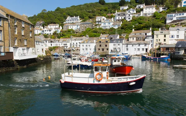 Barca nel porto di Polperro Cornovaglia Inghilterra IT — Foto Stock