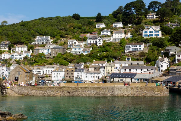 Przy otaczających port murach w Kornwalii polperro — Zdjęcie stockowe