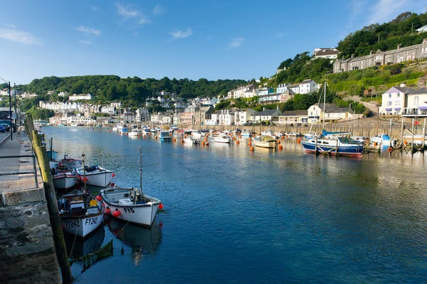 Gemilerde nehir looe cornwall İngiltere İngiltere — Stok fotoğraf