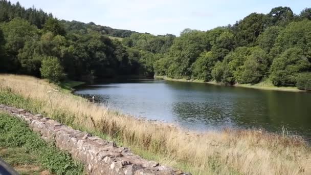 Hawkridge reservoir Quantock Hills Somerset known for trout fishing — Stock Video