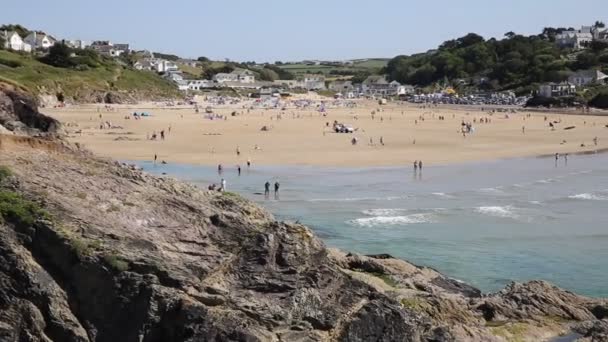 Cornwall coast at Polzeath beach Inglaterra Reino Unido — Vídeos de Stock