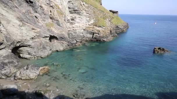 Tintagel strand és öböl Észak-Cornwallban partján Bude és Anglia Padstow — Stock videók