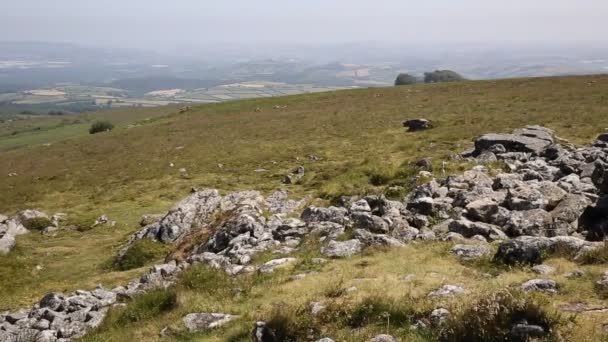 Topo do Rippon Tor Haytor Dartmoor National Park Devon — Vídeo de Stock