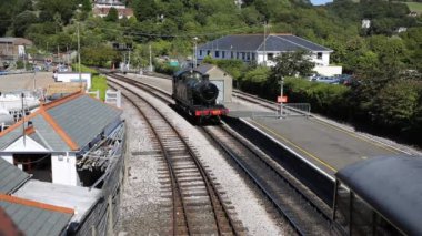 buharlı tren istasyonu'na çekerek