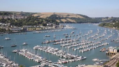 dartmouth devon ve dart Nehri üzerinde tekne kingswear dan görünüm