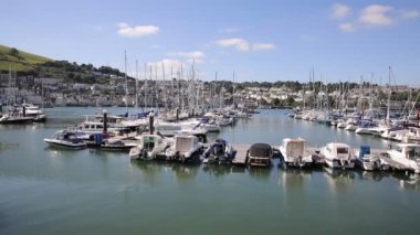 Dartmouth marina tekne ve yatların dartmouth içinde devon nehir dart kingswear tarafta liman