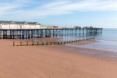 Pier teignmouth devon İngiltere mavi gökyüzü ile İngilizce