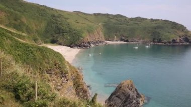 defne Lantic cornwall İngiltere fowey ve polruan güzel bir yaz gününde turkuaz ve mavi deniz yakınında