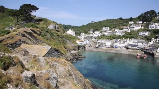 Puerto de Cornualles de Polperro Cornwall Inglaterra con cielo azul — Vídeos de Stock