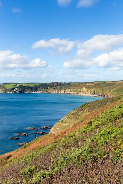 Kenneggy homok cornwall Anglia közelében praa sands és penzance-a a south west coast path mentén-val kék ég és a tenger, egy napsütéses napon — Stock Fotó