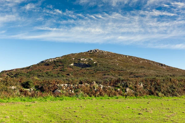 Cornwall kırsal zennor yakınındaki st Ives İngiltere İngiltere ile mavi gökyüzü ve bulutlar — Stok fotoğraf