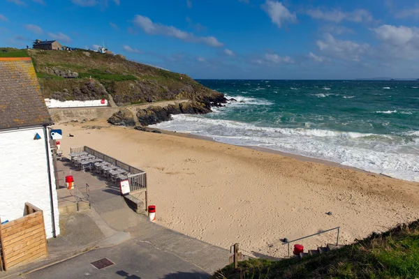 Porthgwidden 海滩圣艾夫斯英格兰康沃尔波和蓝色的大海和天空 — 图库照片