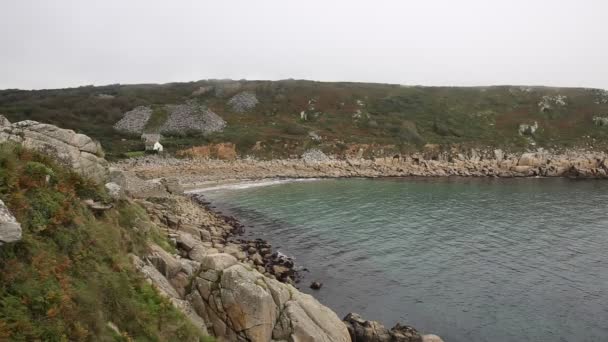 Praia de Lamorna e enseada Cornwall Inglaterra Reino Unido na península da Península cerca de quatro milhas ao sul de Penzance . — Vídeo de Stock