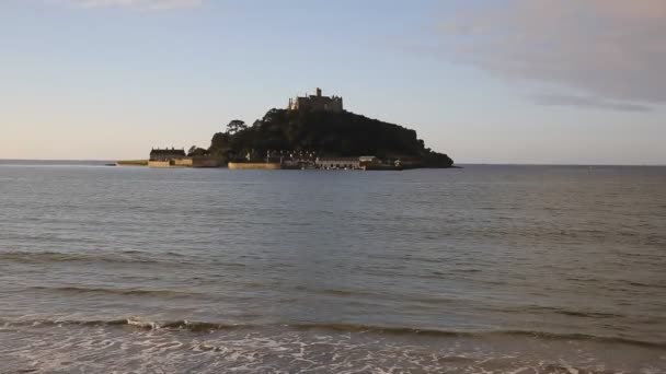 St Michaels Mount Marazion Cornwall England medieval castle and church on an island in Mounts Bay — Stock Video