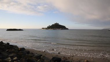 St michaels mount marazion cornwall İngiltere Ortaçağ Kalesi ve bağlar defne bir adada Kilisesi