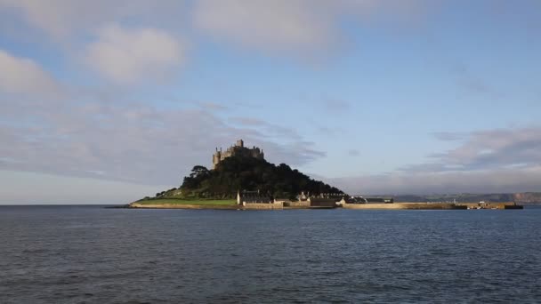 Средневековый замок на острове Сент-Майклс Маразион Корнуолл Англия — стоковое видео