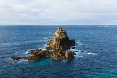 kaya ve longships feneri toprakları end cornwall İngiltere İngilizce turistik