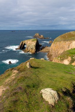 Lands end cornwall İngiltere'de İngiliz turist çeken