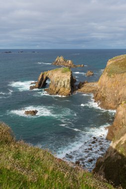 Lands end cornwall İngiltere'de İngiliz turist çeken