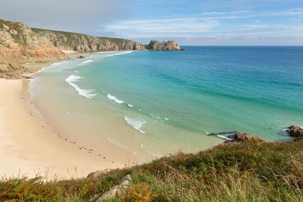 Porthcurno beach cornwall en Angleterre par le théâtre minack — Foto de Stock