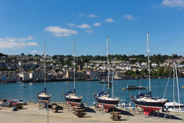 Dartmouth kikötő devon Anglia Egyesült Királyságban csónakok és jachtok a folyó, a kék ég alatt a nyári hőség 2013 — Stock Fotó