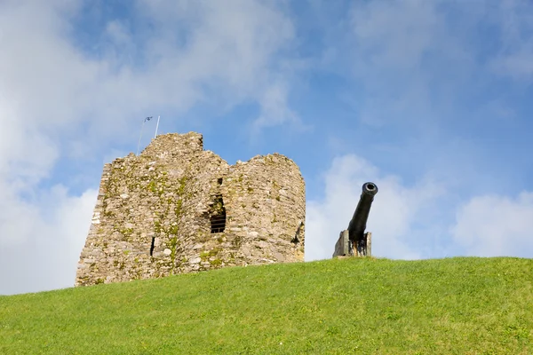Ruinas y cañones en Tenby hill Pembrokeshire Gales Reino Unido — Foto de Stock