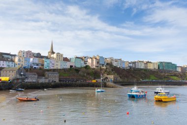 tekneler limana tenby pembrokeshire Galler'in İngiltere Galce