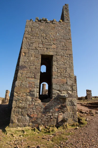 Ruinen einer englischen Zinnmine Quaddel Coats in der Nähe von st agnes head in cornwall uk — Stockfoto