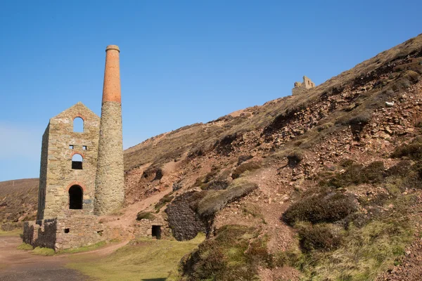 Cornwall Zinnmine England UK in der Nähe von st agnes Leuchtturm an der Südwestküste Pfad bekannt als Quaddel Coats — Stockfoto