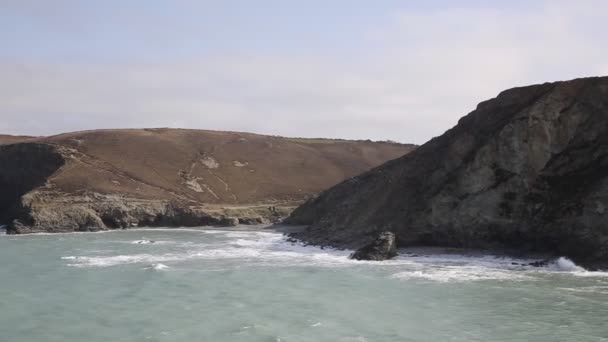 Cornwallské pobřeží v st agnes cornwall Anglie Spojené království — Stock video