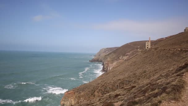 Costa della Cornovaglia e vecchia miniera di stagno Inghilterra — Video Stock