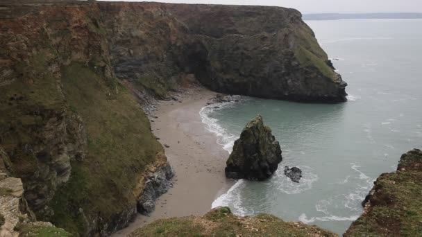 Zachodnia Zatoka portreath Północnej Kornwalii Anglii Wielkiej Brytanii między st agnes i morską godrevy na wybrzeżu heritage — Wideo stockowe