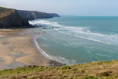 Porthtowan sahil yakınında st agnes cornwall İngiltere İngiltere'de popüler bir turizm Kuzey cornish miras kenarıporthtowan 비치 근처 세인트 아그네스 콘월 영국 영국 북쪽 cornish 유산 해 인기 있는 관광지