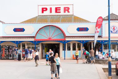 tatilciler teignmouth pier devon İngiltere İngiltere