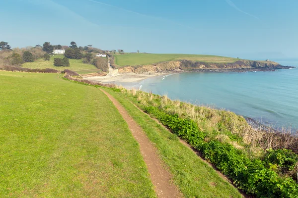 南西海岸路径 porthcurnick 海滩康沃尔郡与英国北部 portscatho 玫瑰园半岛 — 图库照片