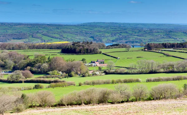 Vista desde Black Down la colina más alta en Mendip Hills Somerset en el suroeste de Inglaterra hacia Blagdon Lake y Chew Valley — Foto de Stock