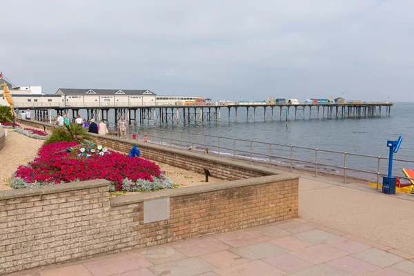 Colourful flowers and holidaymakers Teignmouth pier and beach Devon England UK — Stock Photo, Image