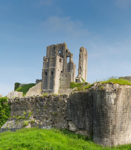 Corfe Castle Isle of Purbeck Dorset England built by William the Conqueror in 11th century in the Purbeck Hills between Wareham and Swanage, Grade I listed building and Scheduled Ancient Monument — Stock Photo, Image