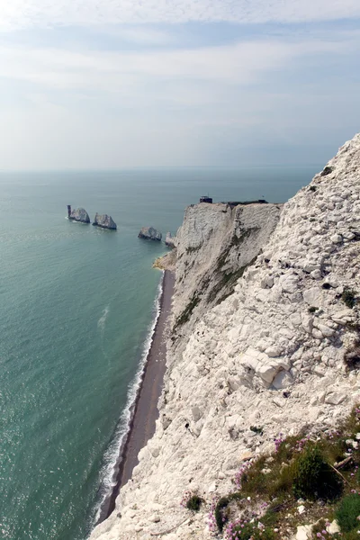 La Isla de las Agujas de Wight punto de referencia por Alum Bay — Foto de Stock
