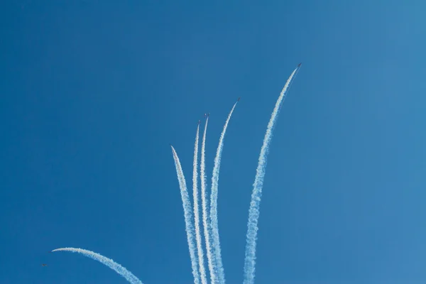 Реактивные самолеты "Красных стрел" — стоковое фото