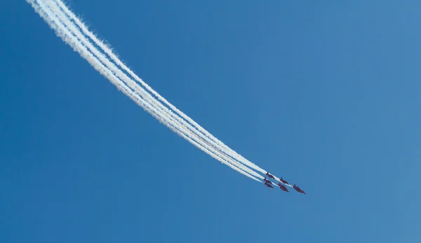 Die roten Pfeile Düsenflugzeuge britisches Raf Kunstflugteam — Stockfoto